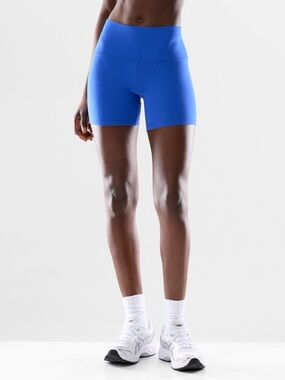 Aritzia (TNA) Cheeky Hi-Rise Shorts